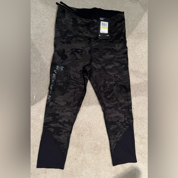 Under armour 2 compression leggings and 1 bra size M. With tags. - Picture 6 of 11